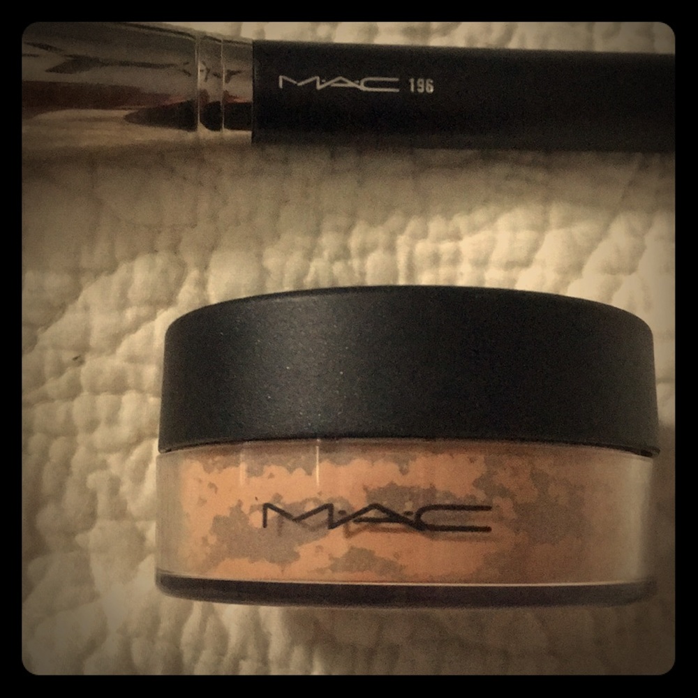 NC 20 Mac loose powder foundation